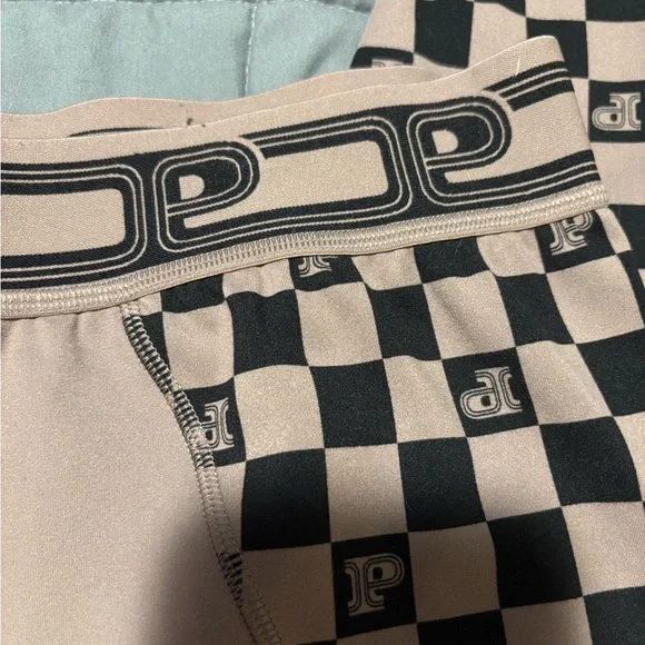 VICTORIA’S SECRET PINK Active Tan and Black Checkered Leggings Womens Size XXL - Picture 2 of 8